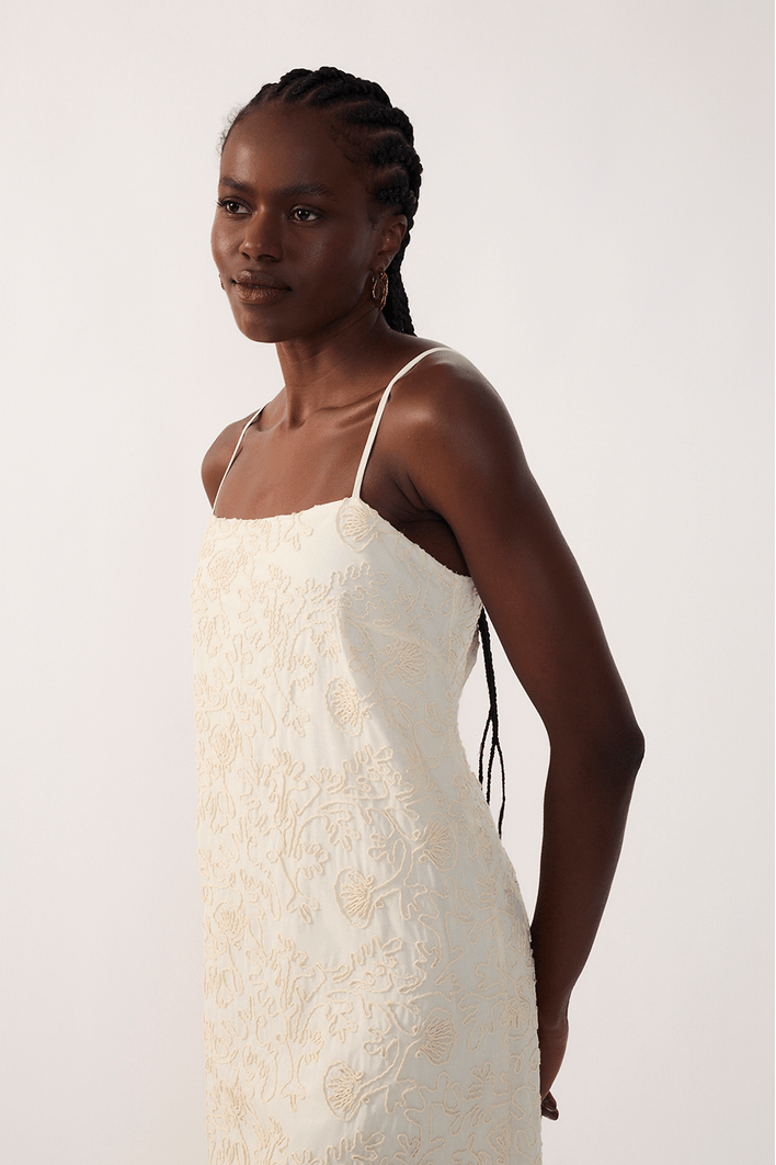 Vestido Cropped Bordado Cadarço