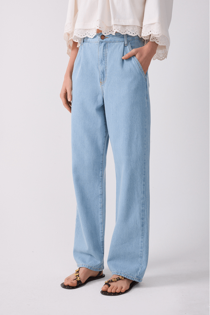 Calça Jeans Reta Detalhe Prega