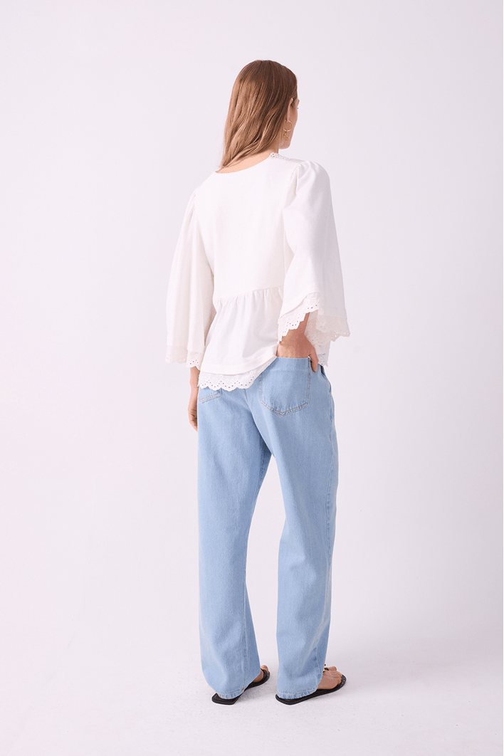 Calça Jeans Reta Detalhe Prega