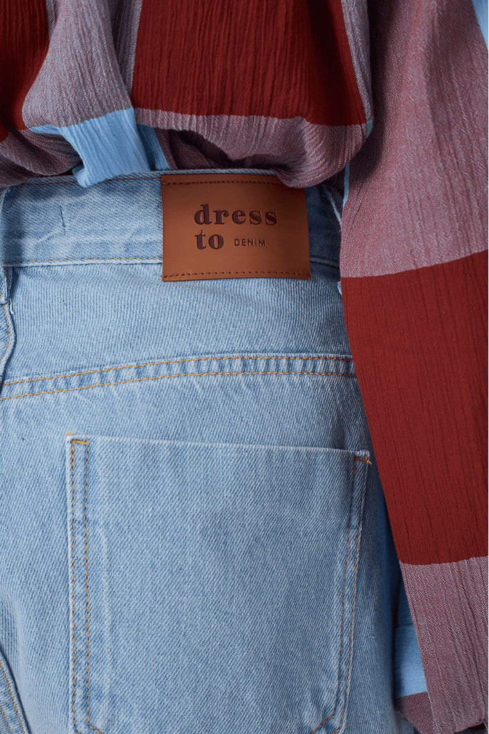 Short Jeans Detalhe Prega