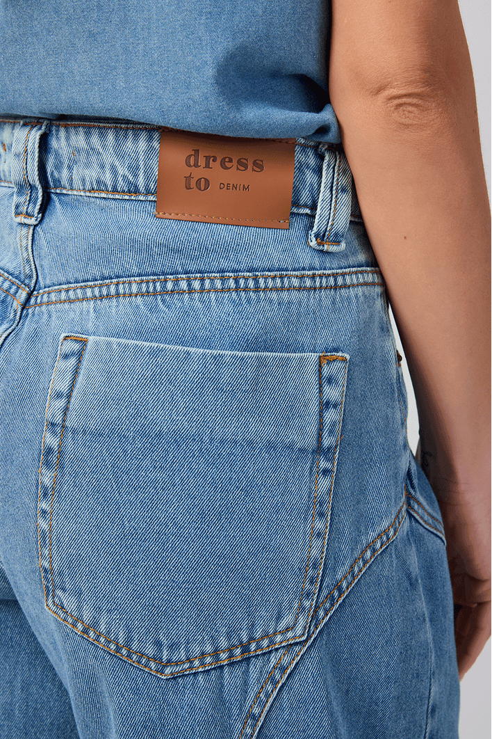 Calça Jeans Pantalona Recortes