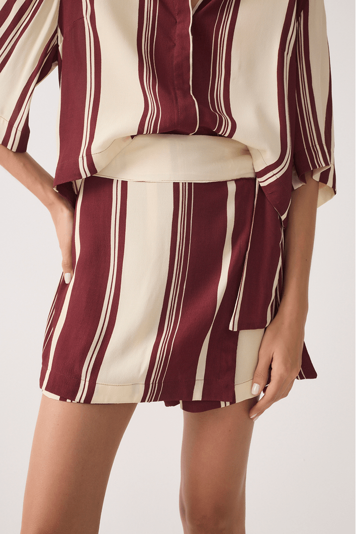 Short Saia Est Listra Solene