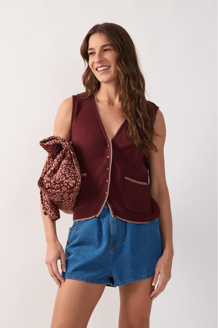 Colete Tricot Detalhe Bordado