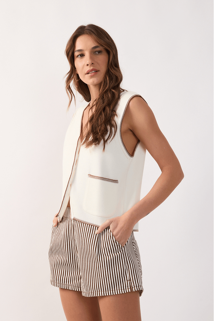 Colete Tricot Detalhe Bordado