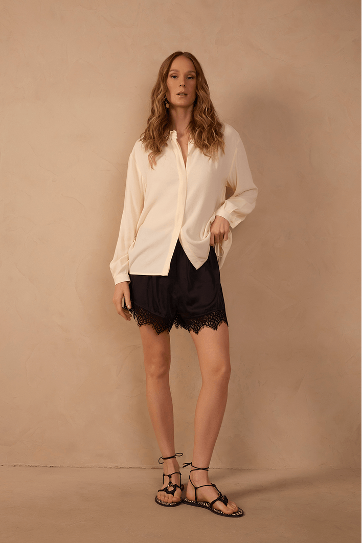 Short Cetim Com Renda