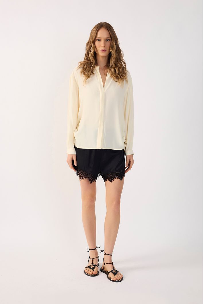 Short Cetim Com Renda