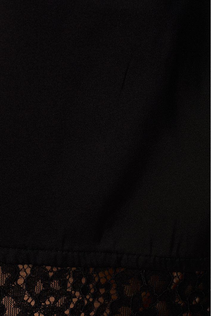 Short Cetim Com Renda