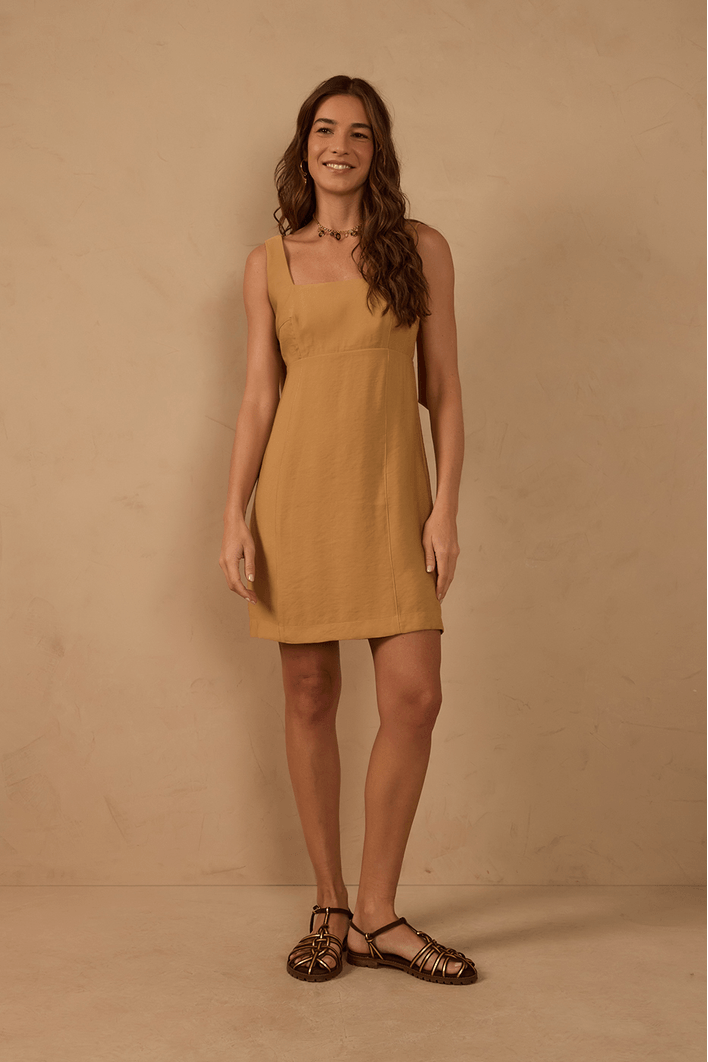 Vestido Curto Recortes