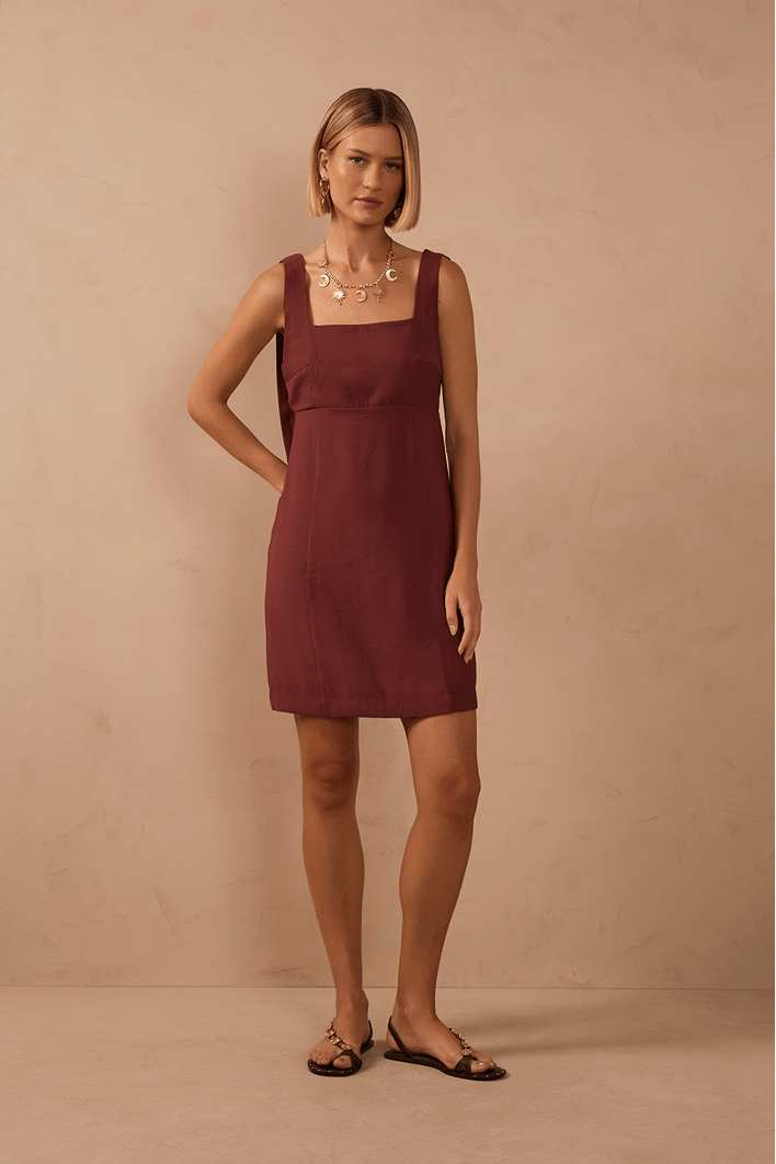 Vestido Curto Recortes