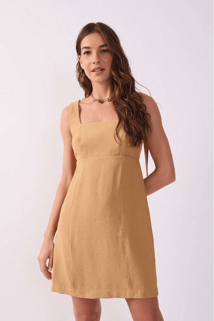 Vestido Curto Recortes