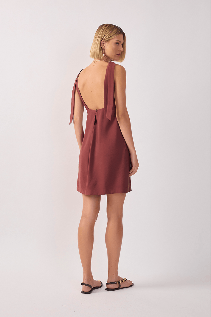 Vestido Curto Recortes