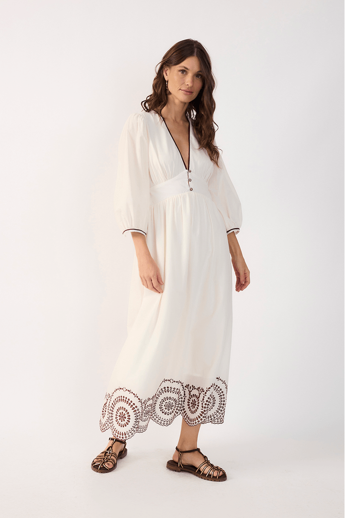 Vestido Cropped Bordado Barrado