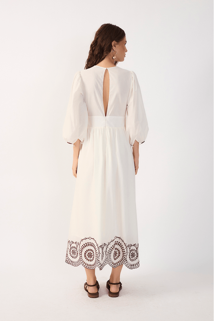 Vestido Cropped Bordado Barrado