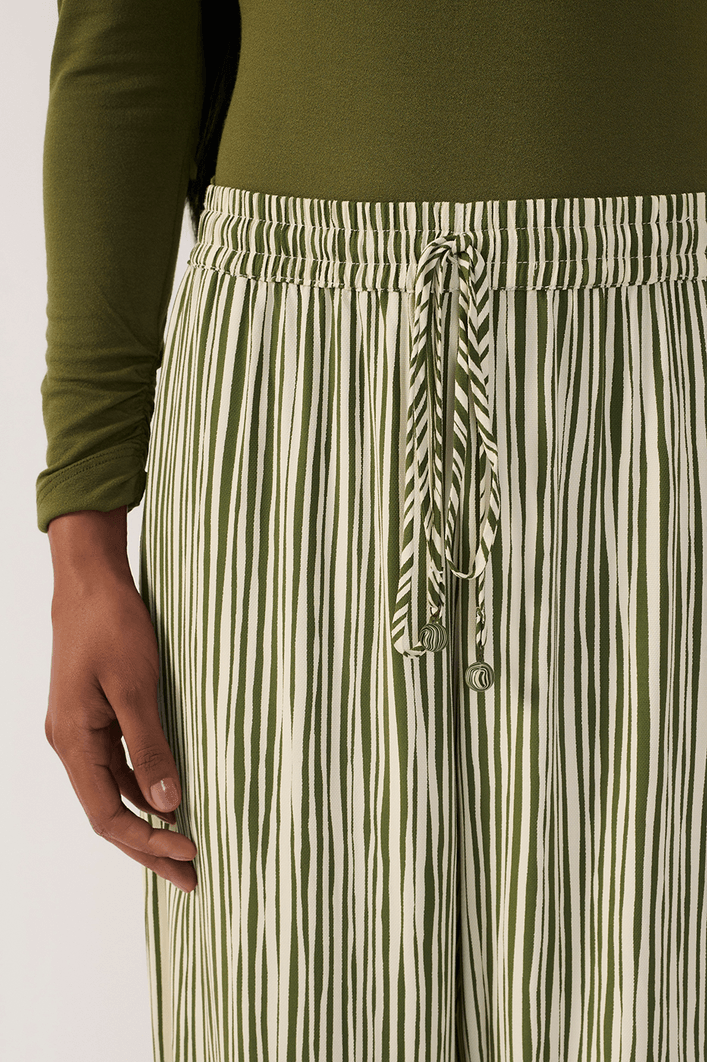 Calça Est Listra Raízes