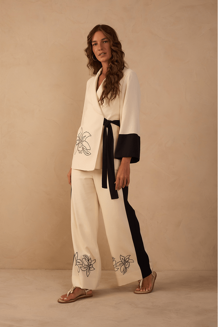 Calça Cropped Linho Bordado Floral