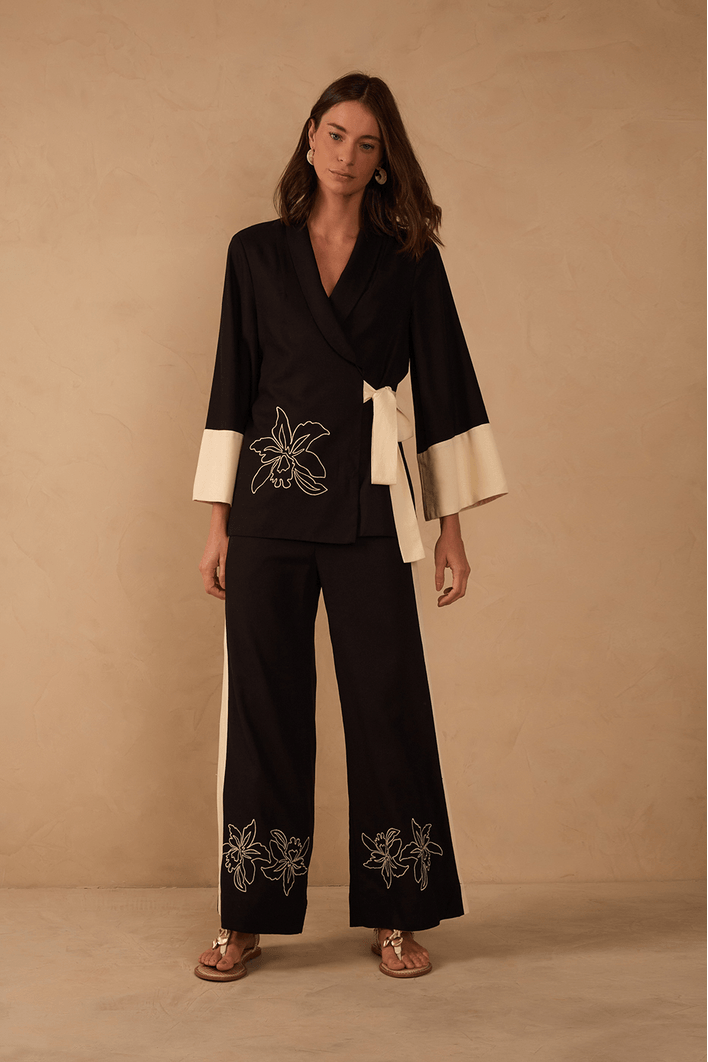 Calça Cropped Linho Bordado Floral