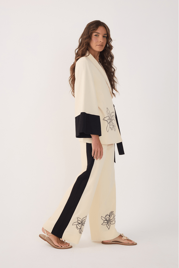 Calça Cropped Linho Bordado Floral
