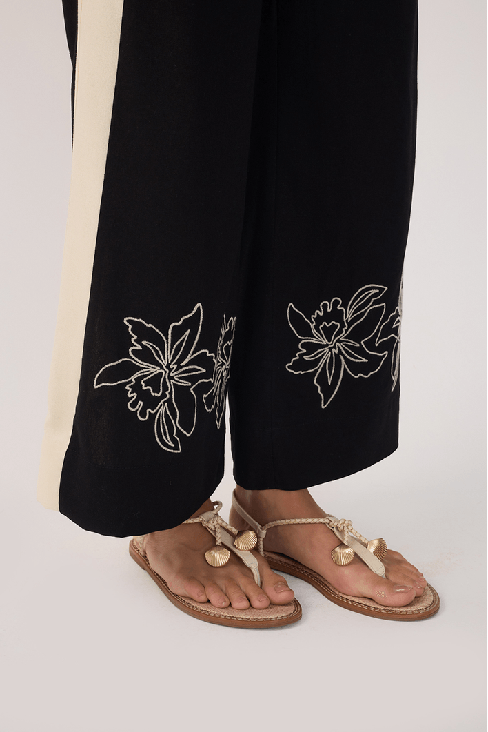Calça Cropped Linho Bordado Floral