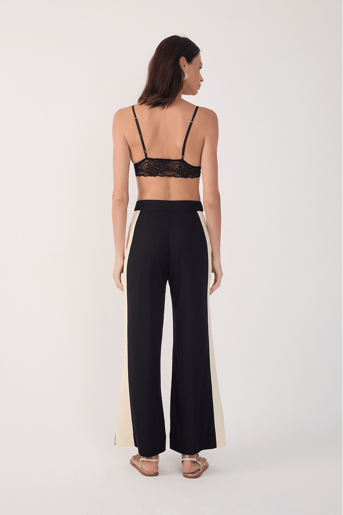 Calça Cropped Linho Bordado Floral