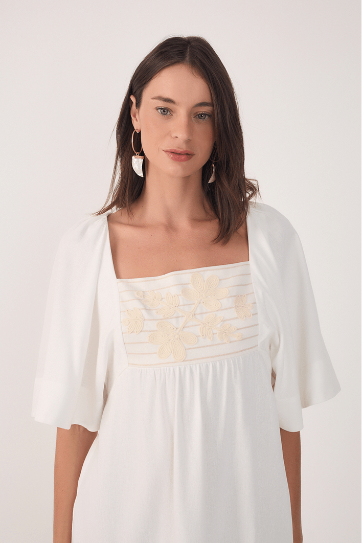 Vestido Curto Linho Pala Bordada