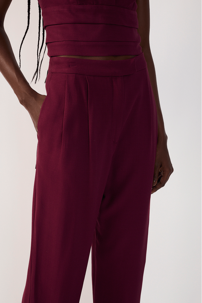 Calça Cenoura Pregas