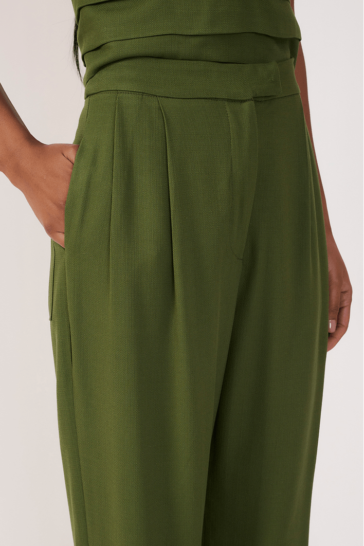 Calça Cenoura Pregas
