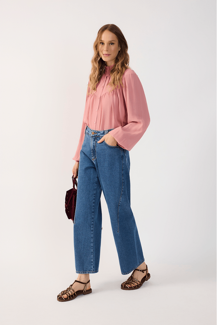 Calça Jeans Reta Costura Deslocada