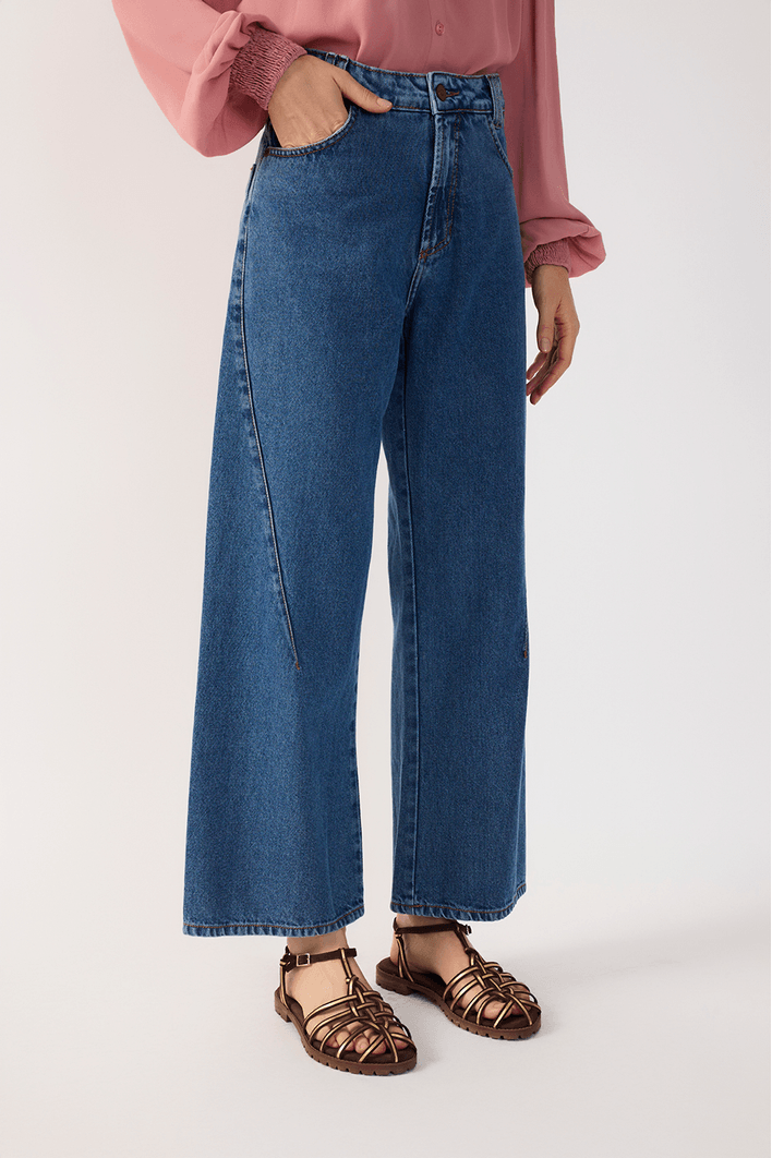 Calça Jeans Reta Costura Deslocada