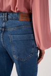 Calça Jeans Reta Costura Deslocada