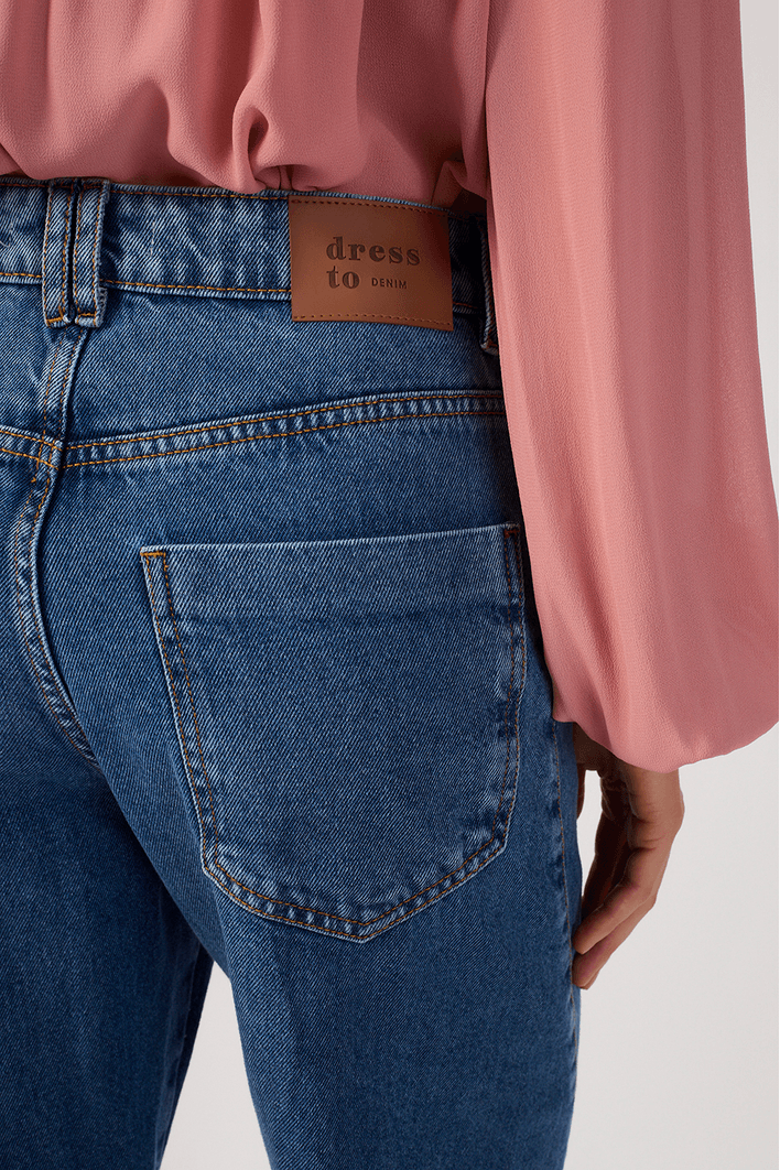 Calça Jeans Reta Costura Deslocada