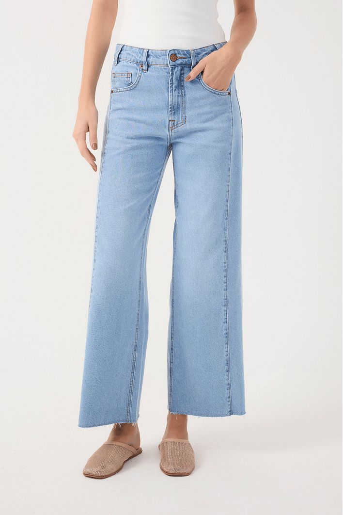 Calça Jeans Detalhe Lateral