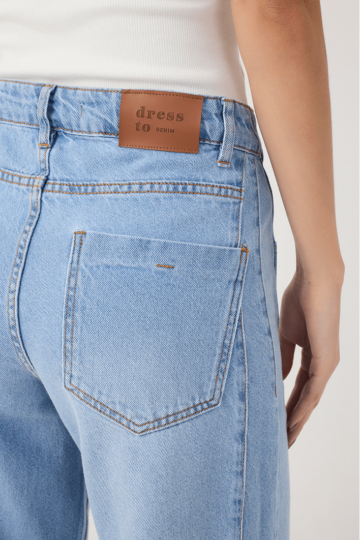 Calça Jeans Detalhe Lateral