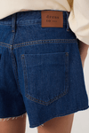 Short Jeans Detalhe Prega