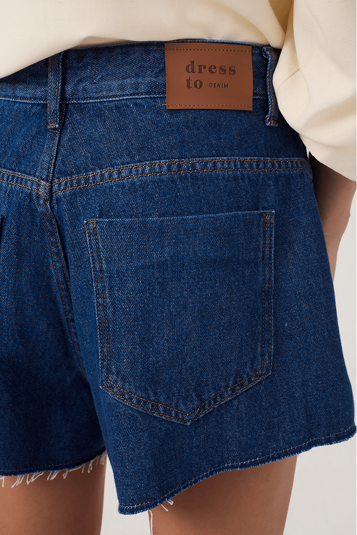 Short Jeans Detalhe Prega