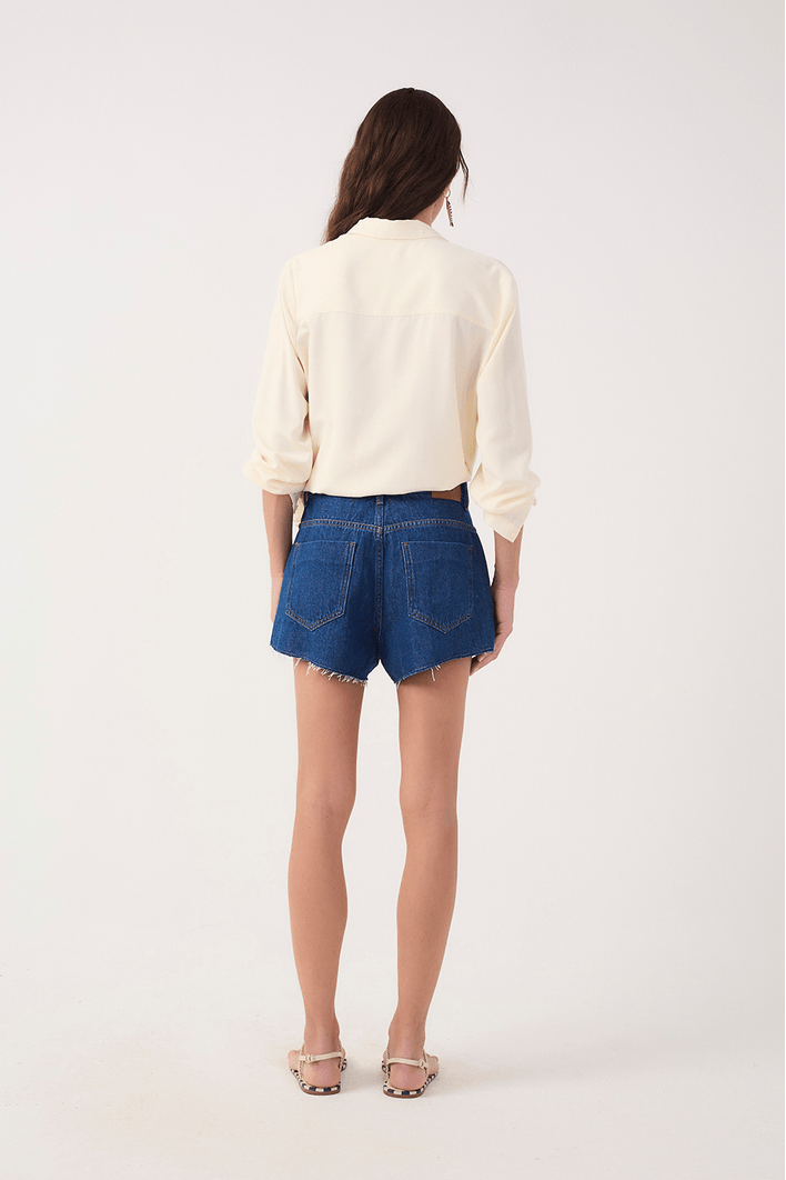 Short Jeans Detalhe Prega