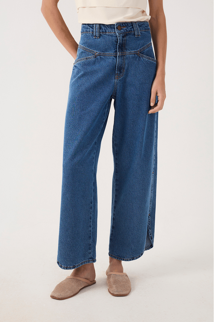 Calça Jeans Recortes Fenda