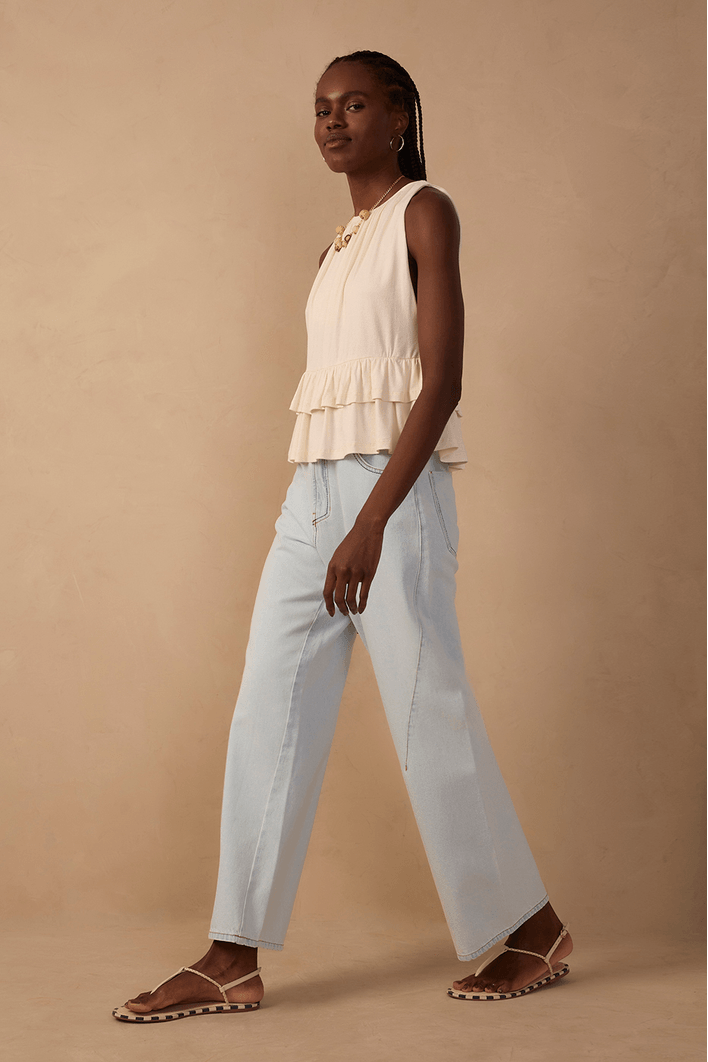 Calça Jeans Reta Costura Deslocada