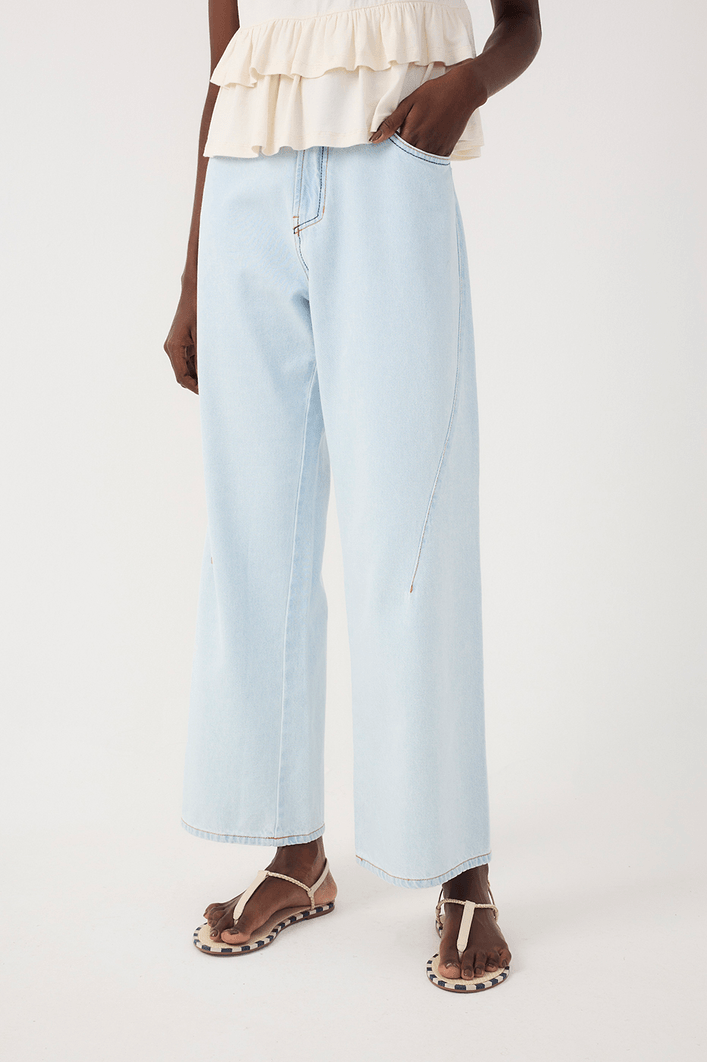 Calça Jeans Reta Costura Deslocada