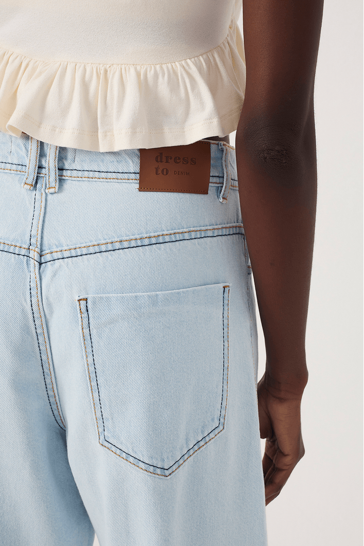 Calça Jeans Reta Costura Deslocada
