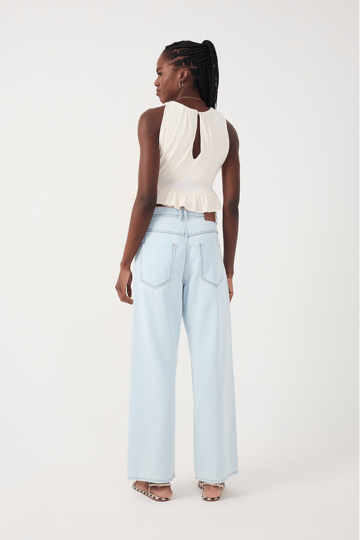 Calça Jeans Reta Costura Deslocada