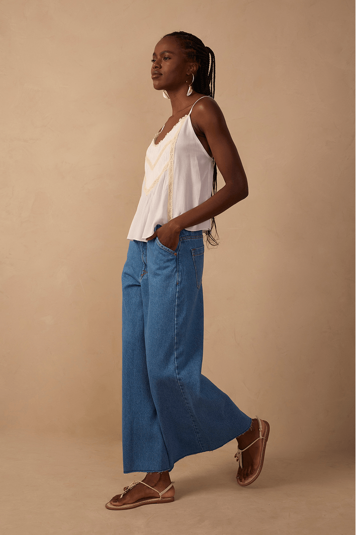 Calça Jeans Pantalona Detalhe Zig Zag