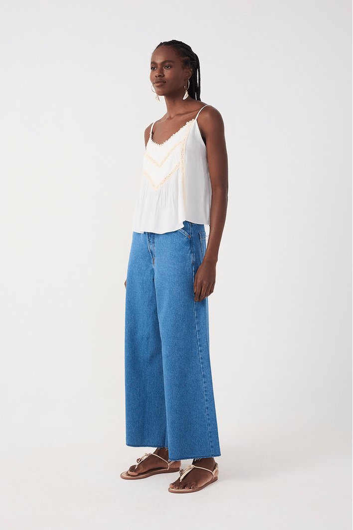Calça Jeans Pantalona Detalhe Zig Zag