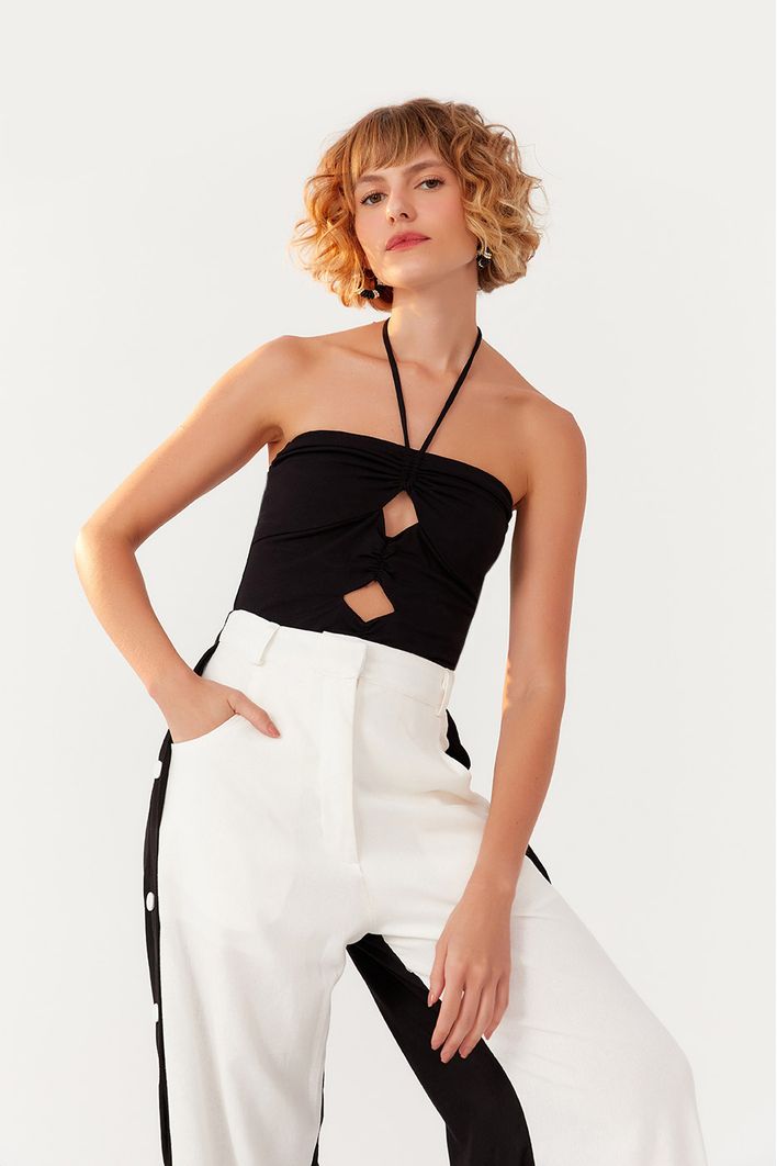 Blusa Cropped Recortes Frente