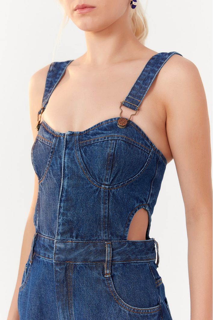 Jardineira Jeans Busto Marcado