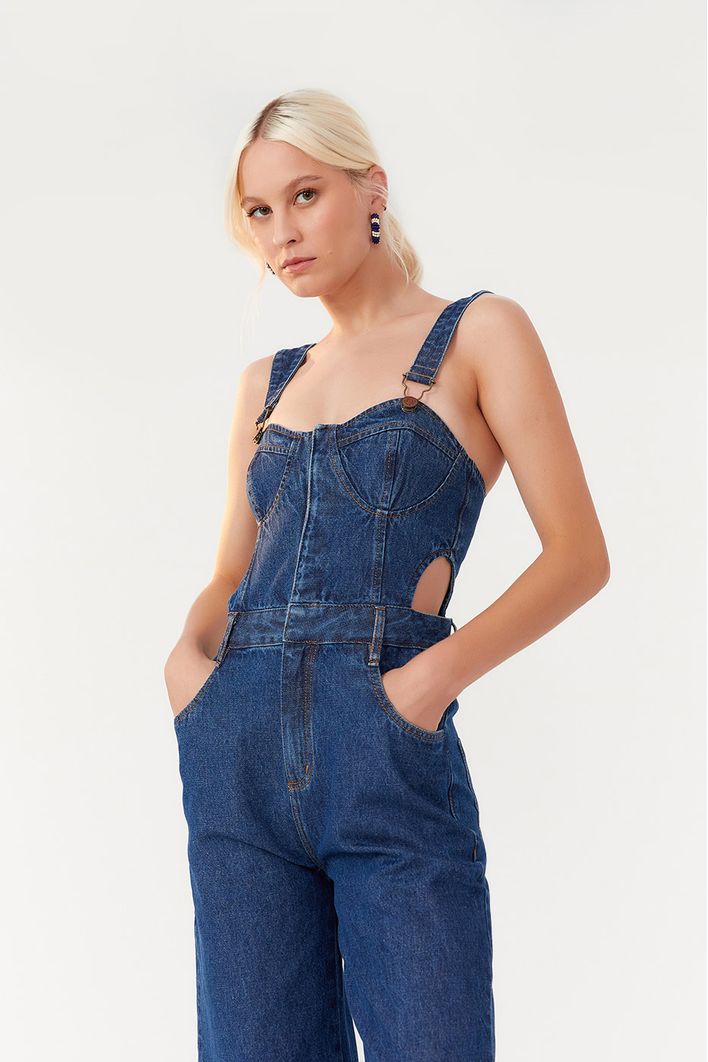 Jardineira Jeans Busto Marcado