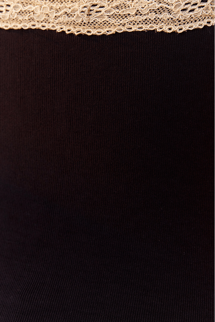 Camiseta Canelada Detalhe Renda