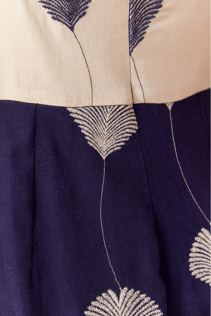 Vestido Cropped Bicolor Bordado