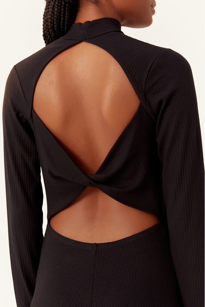 Vestido Costas Torcidas Gola Roulê