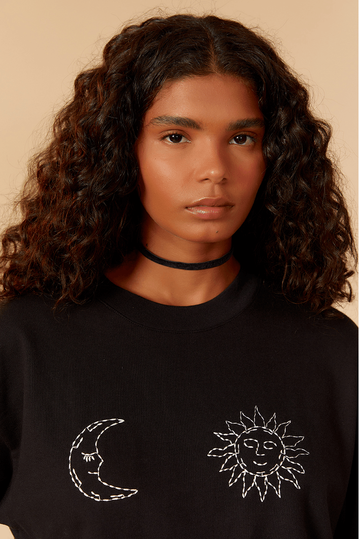 Blusa Moletinho Bordado Sol E Lua