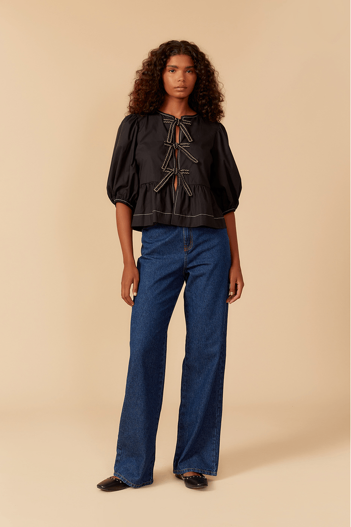 Blusa Amarrações Bordada